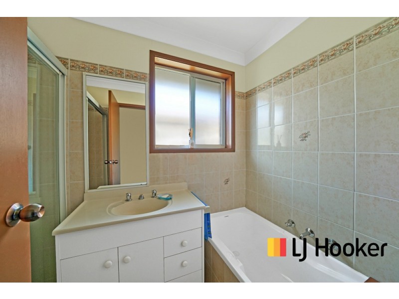 2/63 Kingsclare Rd, Leumeah NSW 2560