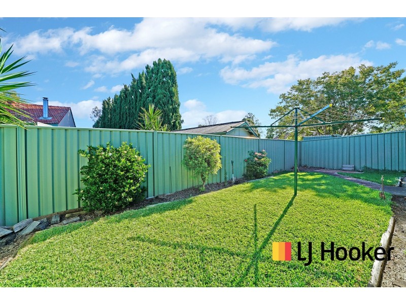 2/63 Kingsclare Rd, Leumeah NSW 2560