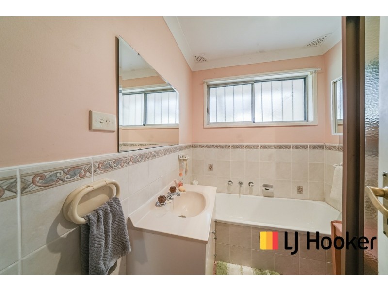 32 Oberon Rd, Ruse NSW 2560