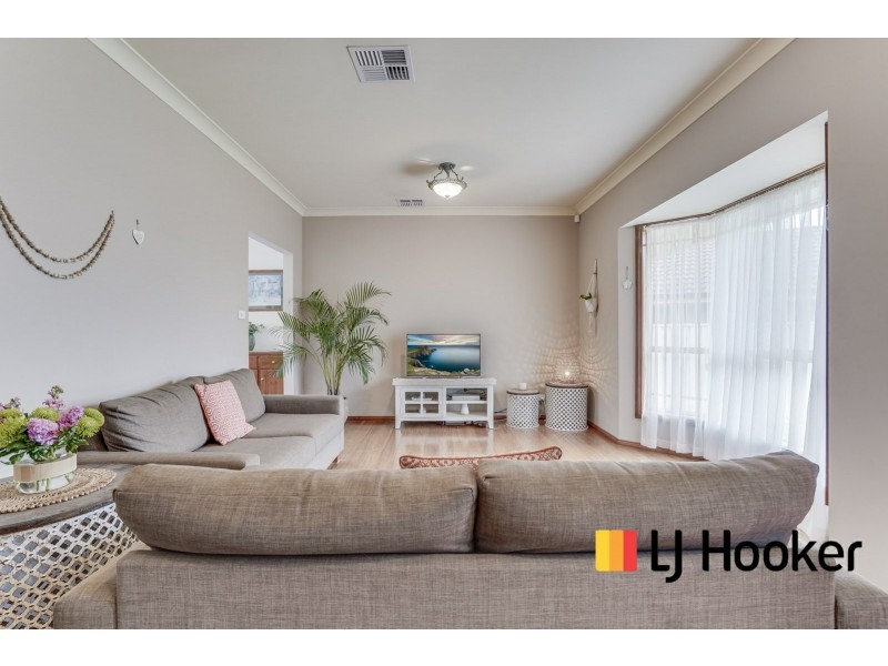 11 Carstairs Place, St Andrews NSW 2566