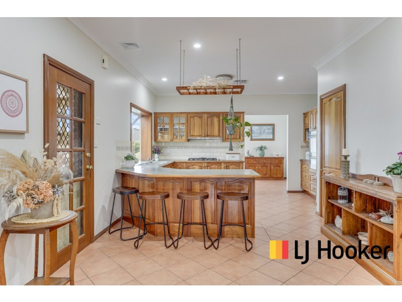 11 Carstairs Place, St Andrews NSW 2566