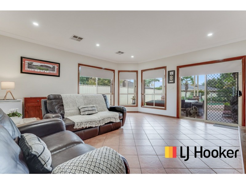 11 Carstairs Place, St Andrews NSW 2566