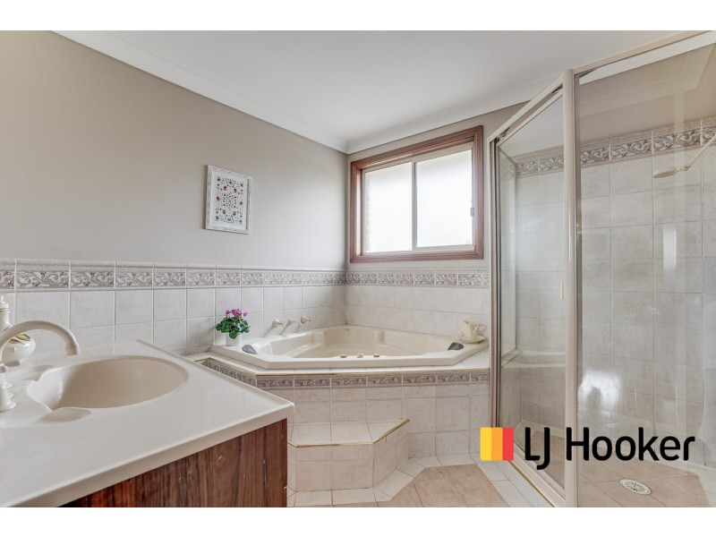 11 Carstairs Place, St Andrews NSW 2566
