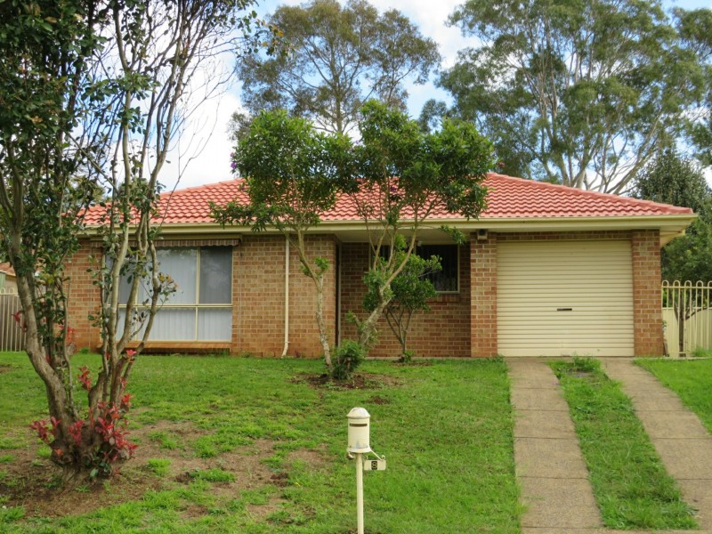 8 Bardolph Avenue, Rosemeadow NSW 2560