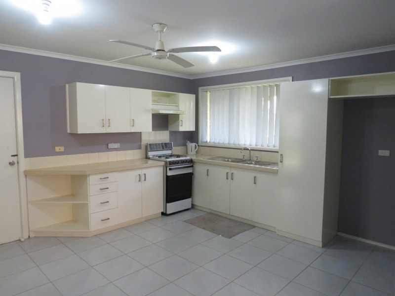 8 Bardolph Avenue, Rosemeadow NSW 2560