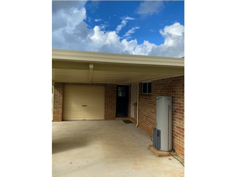 8 Bardolph Avenue, Rosemeadow NSW 2560