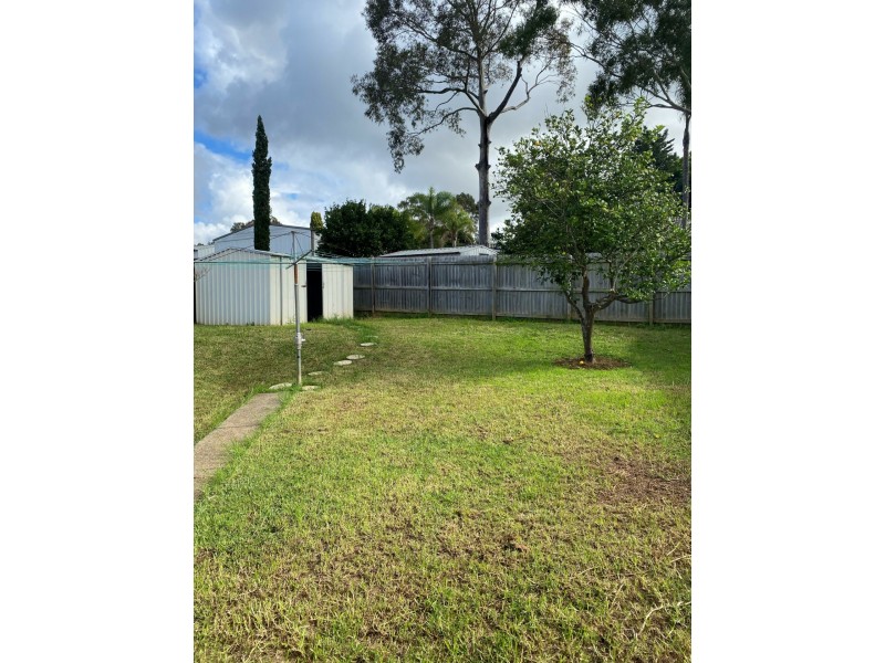 8 Bardolph Avenue, Rosemeadow NSW 2560