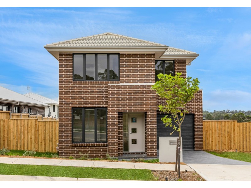 7 Binshaw Crescent, Menangle Park NSW 2563