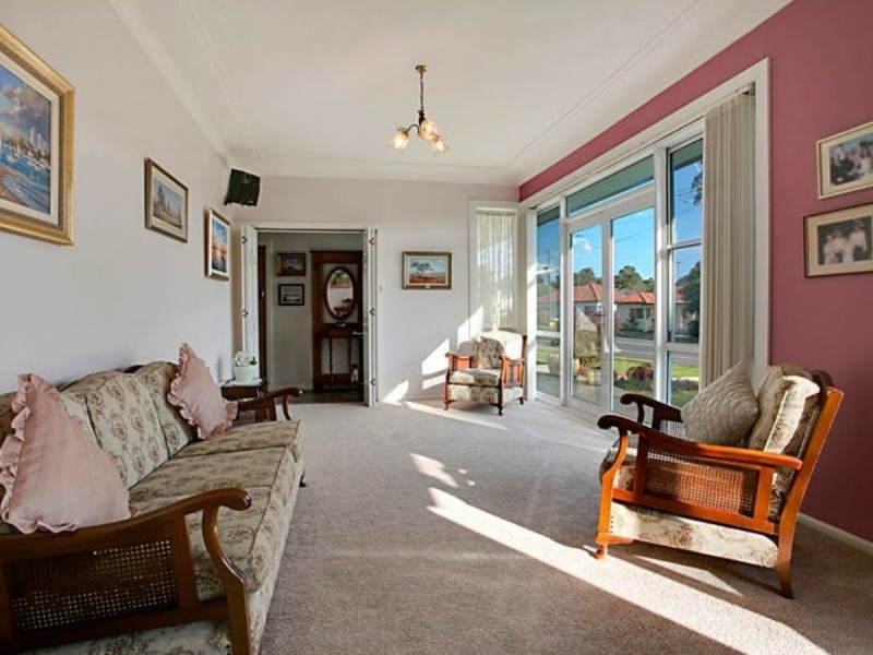 28 Hoddle Avenue, Campbelltown NSW 2560