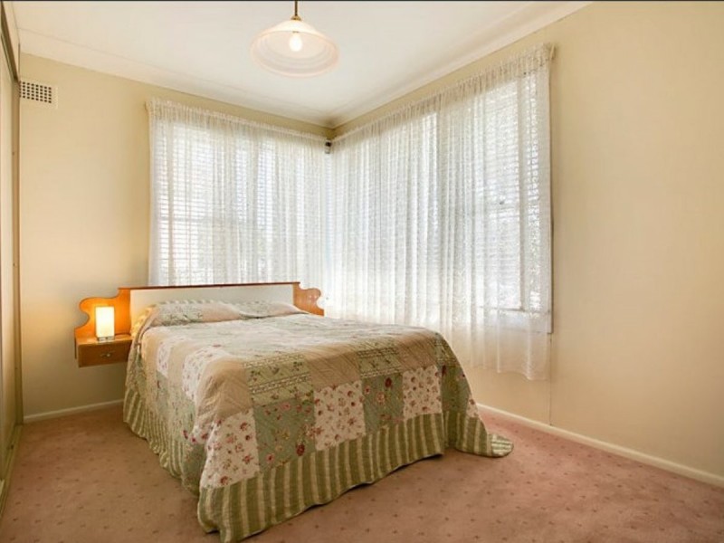 28 Hoddle Avenue, Campbelltown NSW 2560