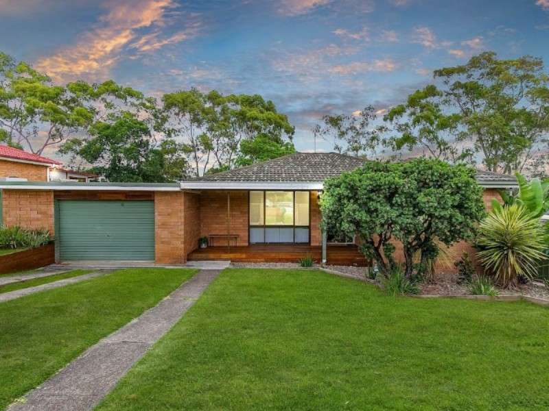 37 Manooka Crescent, Bradbury NSW 2560