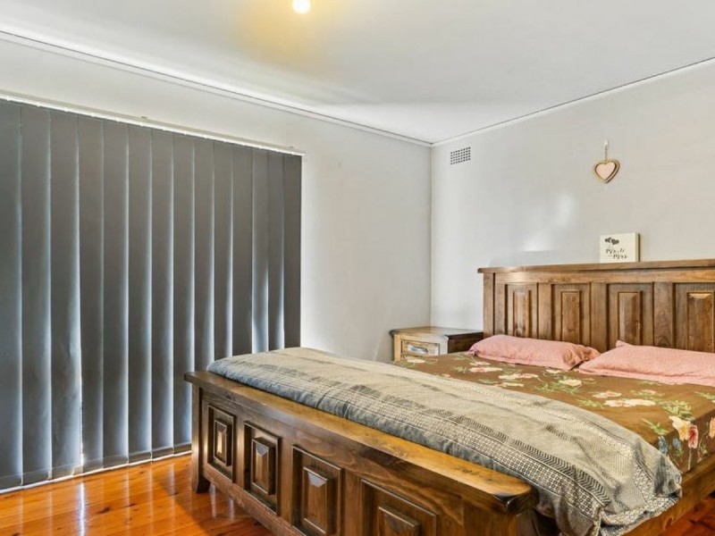 16 Fern Avenue, Bradbury NSW 2560