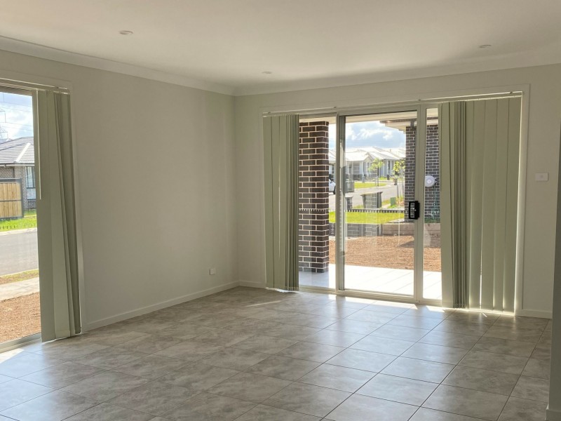 86 Grassbird Avenue, Oran Park NSW 2570