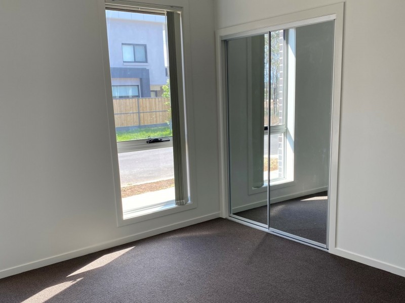 86 Grassbird Avenue, Oran Park NSW 2570