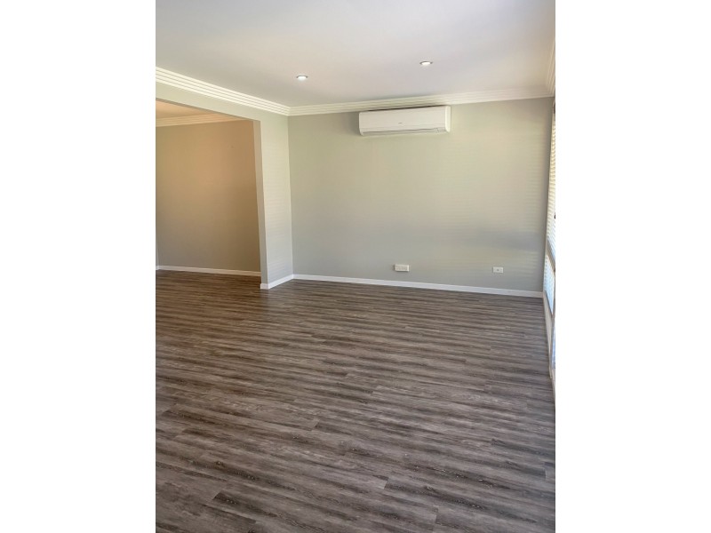 4 Tammar Place, St Helens Park NSW 2560