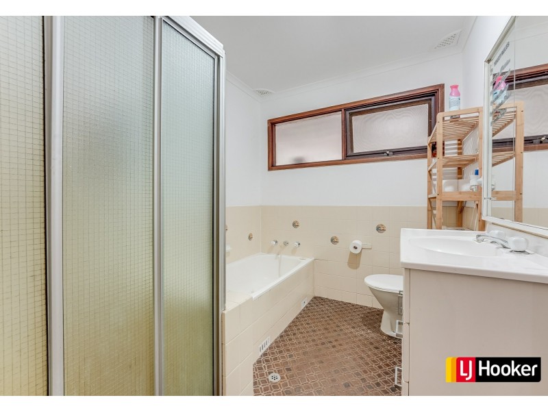 10 Peggotty Avenue, Ambarvale NSW 2560