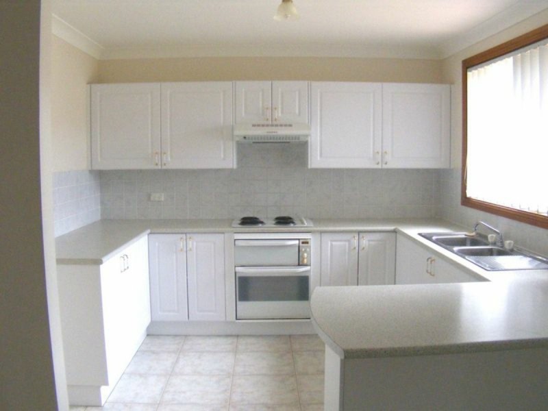 2 Bonney Close, St Helens Park NSW 2560
