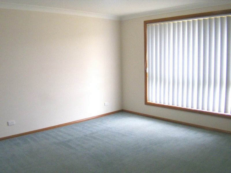 2 Bonney Close, St Helens Park NSW 2560