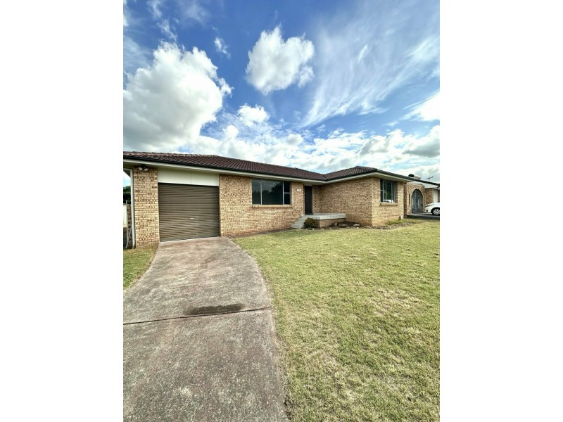 32 Fraser Street, Macquarie Fields NSW 2564
