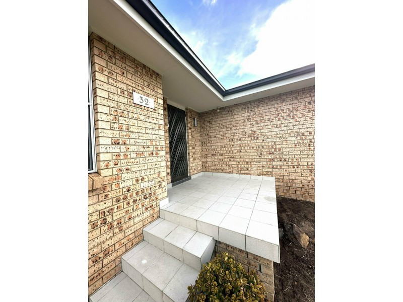 32 Fraser Street, Macquarie Fields NSW 2564