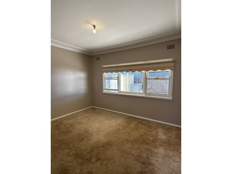 37 Lindesay Street, Leumeah NSW 2560