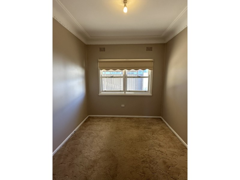 37 Lindesay Street, Leumeah NSW 2560