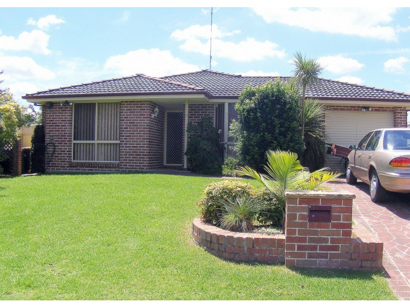 10 Barnard Place, St Helens Park NSW 2560