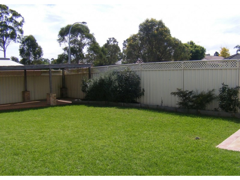 10 Barnard Place, St Helens Park NSW 2560