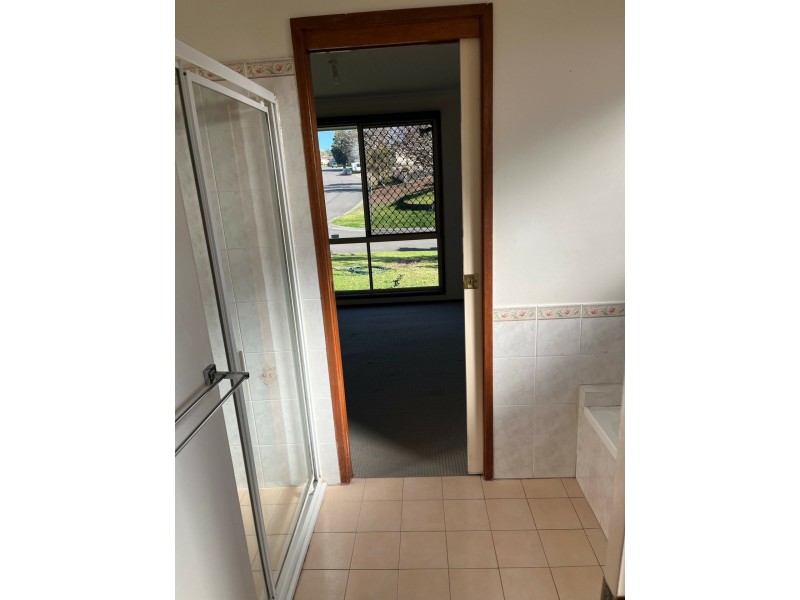 10 Barnard Place, St Helens Park NSW 2560