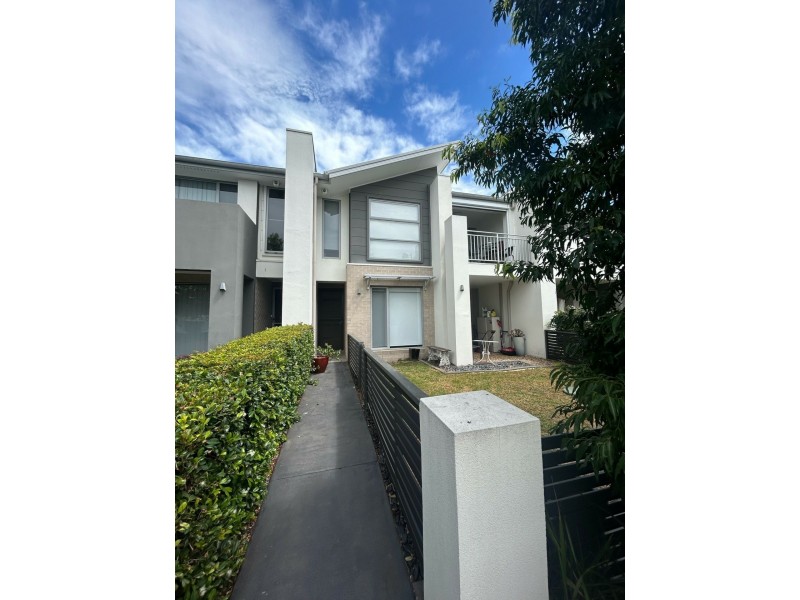 8 Eccles Lane, Oran Park NSW 2570