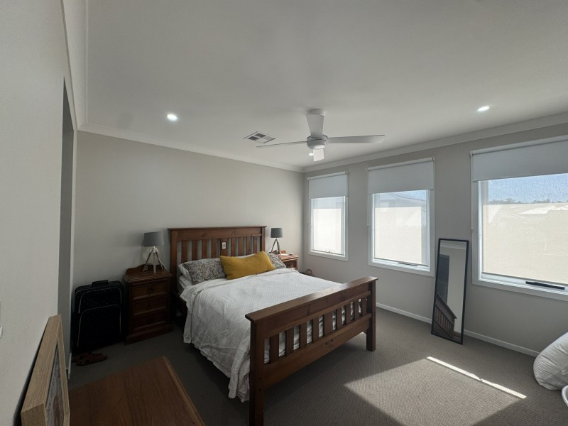 8 Eccles Lane, Oran Park NSW 2570