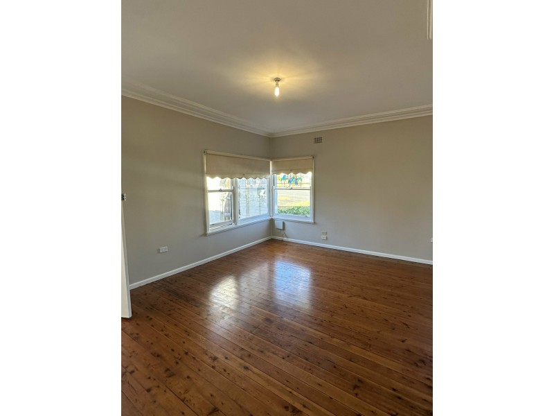 37 Lindesay Street, Leumeah NSW 2560