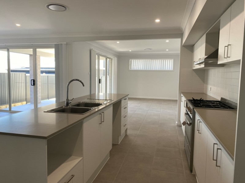 16 Massey Street, Oran Park NSW 2570