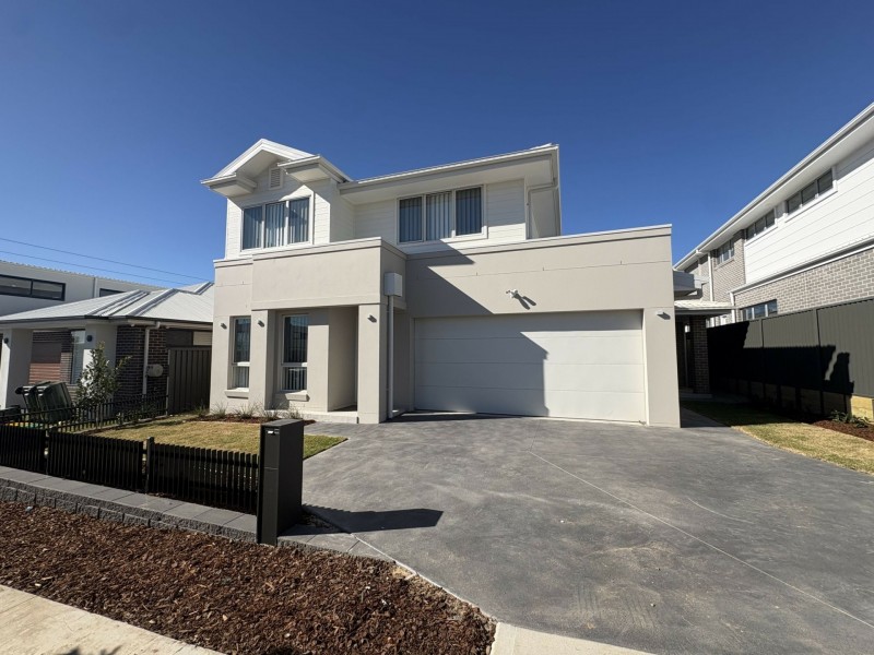 5 Albert Street, Oran Park NSW 2570