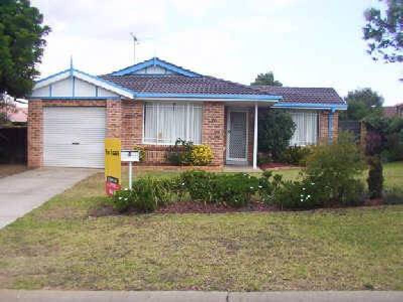 3 Osburn Place, St Helens Park NSW 2560