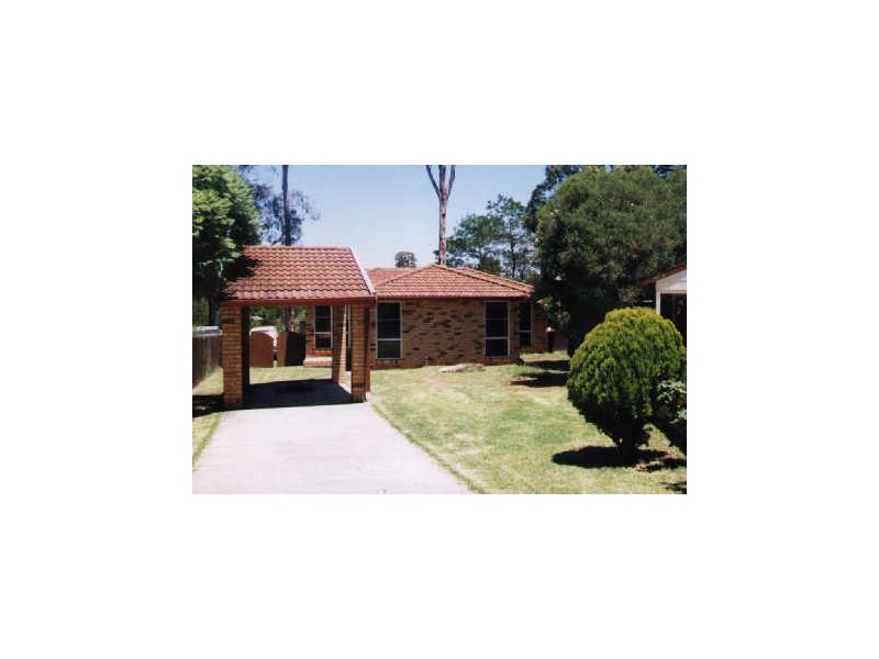 6 Tungoo Place, St Helens Park NSW 2560
