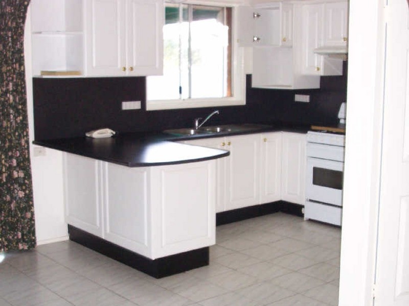 44 Lorenzo Crescent, Rosemeadow NSW 2560