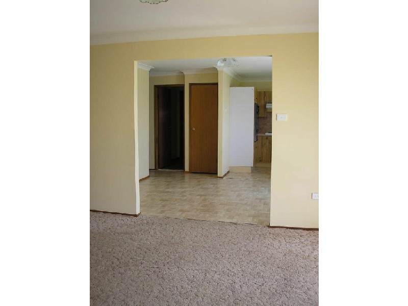 4 Fortinbras Close, Rosemeadow NSW 2560