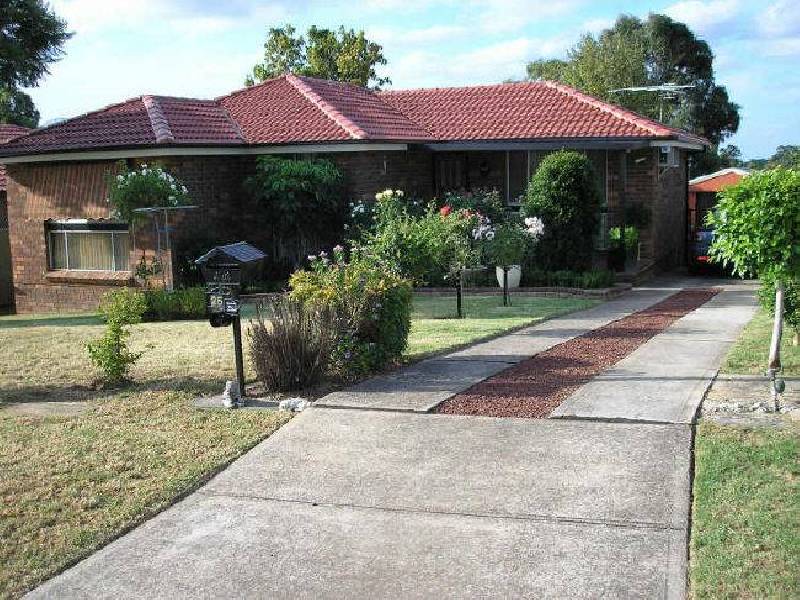 25 Leicester Street, Leumeah NSW 2560