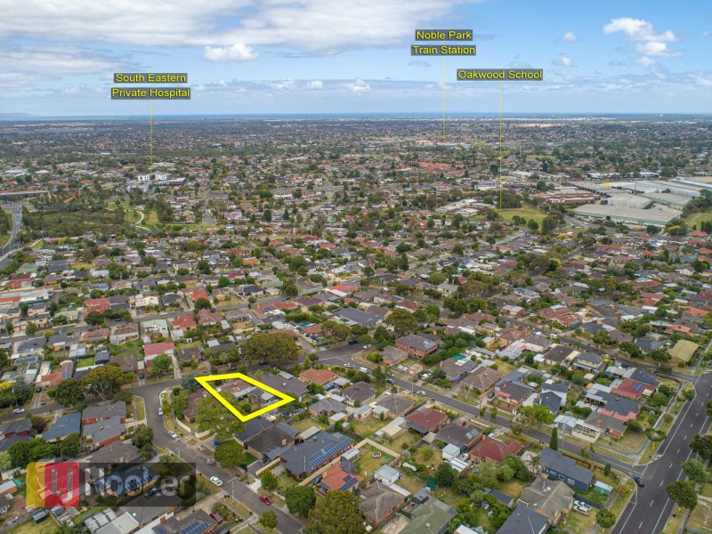 9 Kingswood cres, Noble Park North VIC 3174