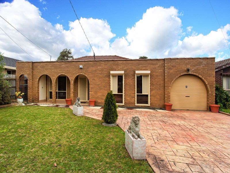 17 MANOOKA COURT, Keysborough VIC 3173