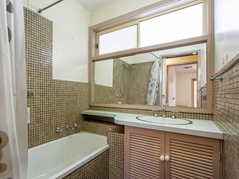 17 MANOOKA COURT, Keysborough VIC 3173