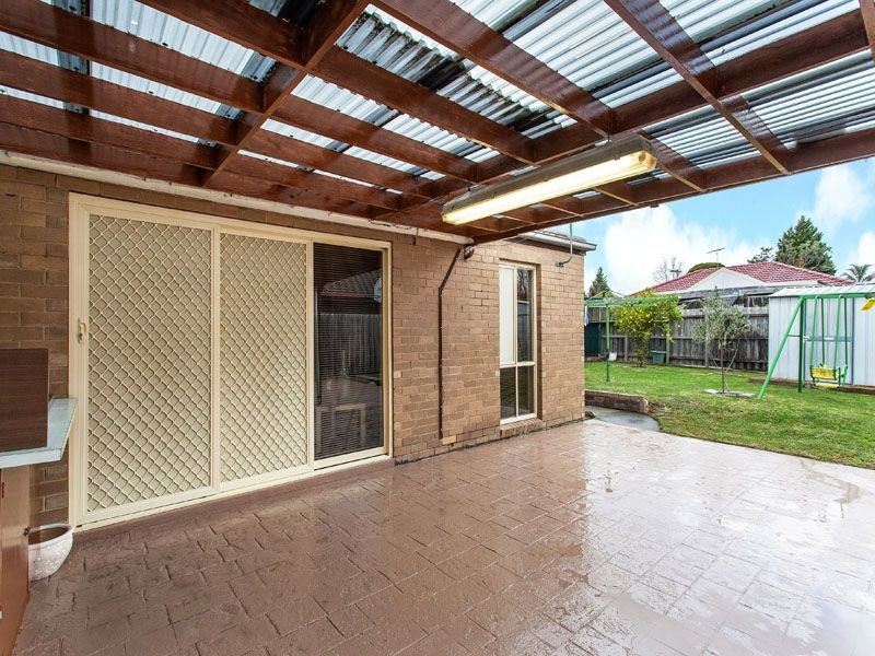17 MANOOKA COURT, Keysborough VIC 3173