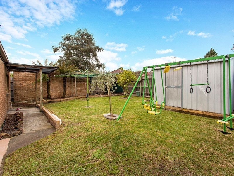17 MANOOKA COURT, Keysborough VIC 3173
