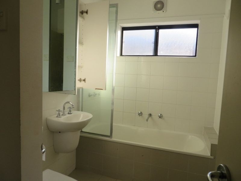 10/2 Monash Green Drive, Clayton VIC 3168