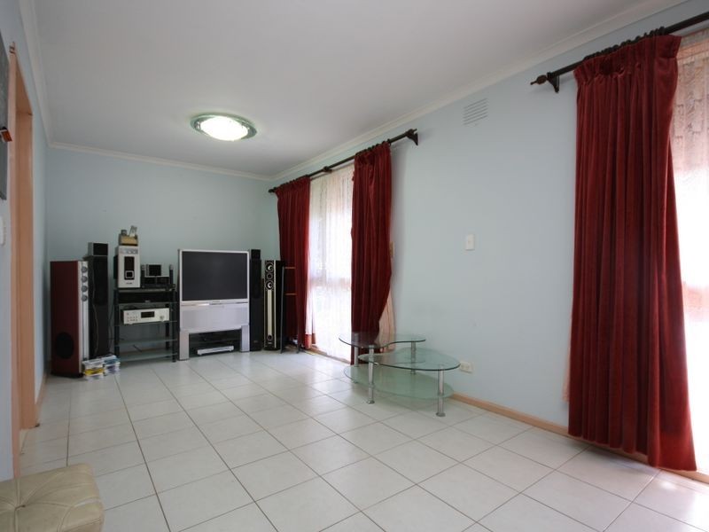 1/6 Olympics avenue, Springvale South VIC 3172