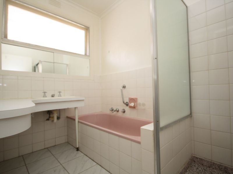 1/24 Balmoral avenue, Springvale VIC 3171