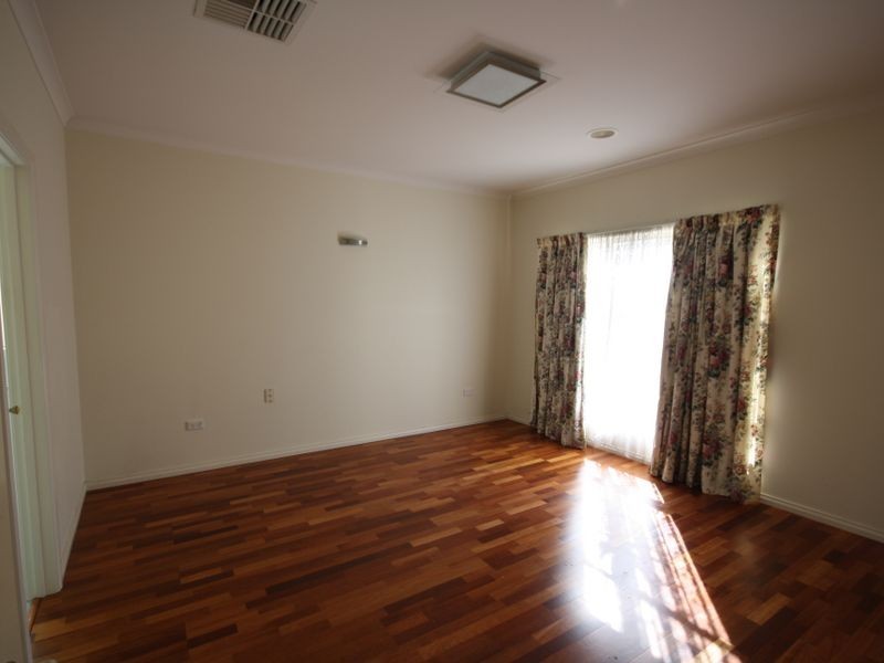 8 Cooper Street, Springvale South VIC 3172