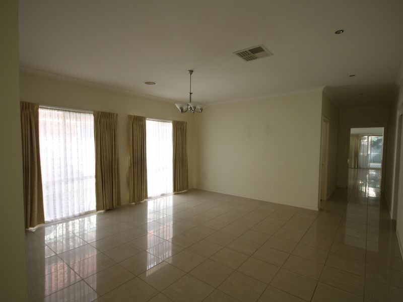 8 Cooper Street, Springvale South VIC 3172