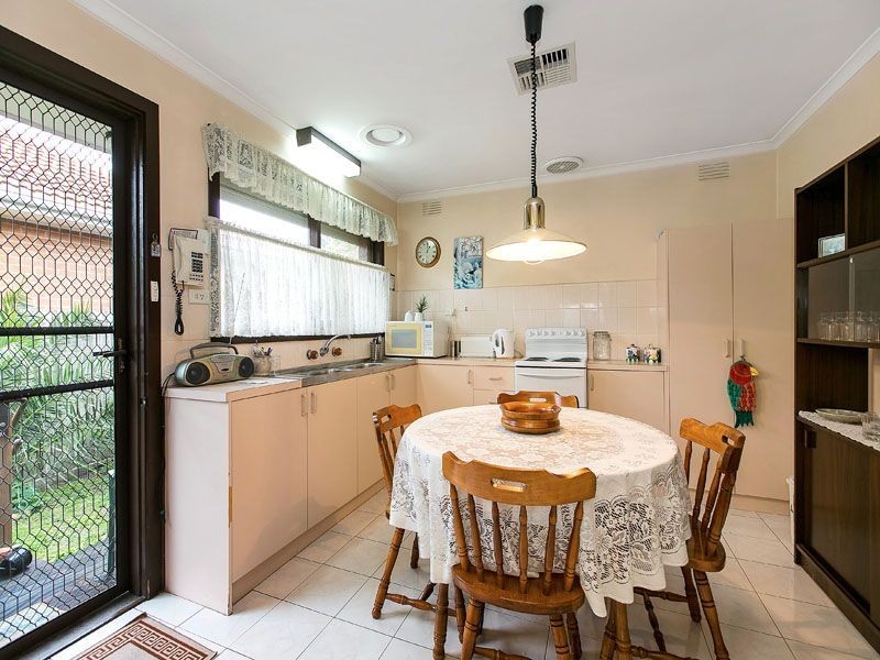 2/27 Ellen Street, Springvale VIC 3171